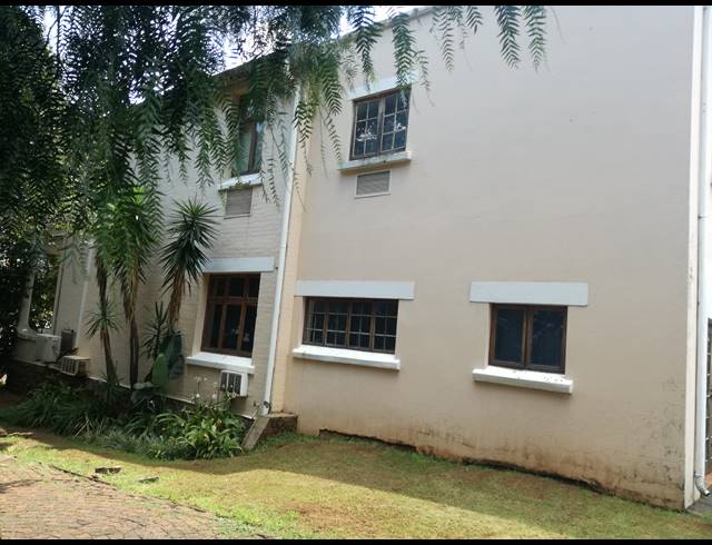 Business property to rent in HOUGHTON ESTATE
